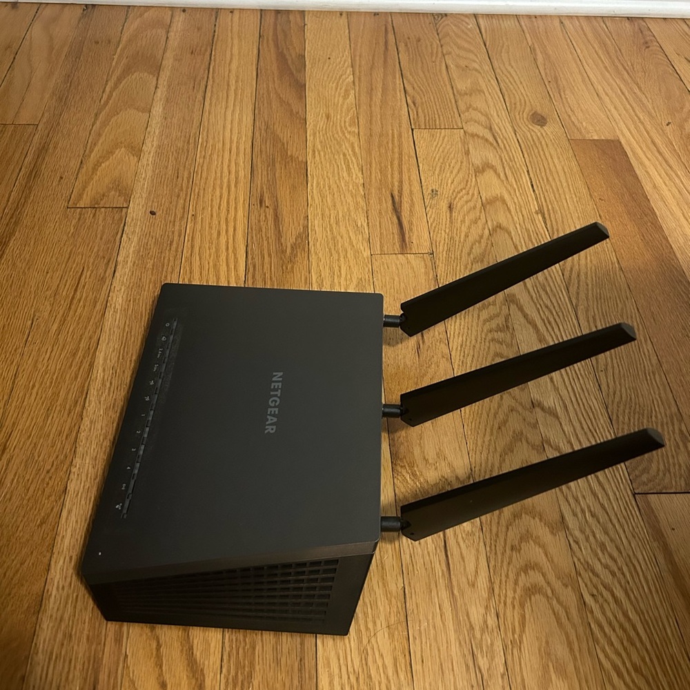 NETGEAR Nighthawk
AC1900 Smart WiFi Router - Picture 3 of 6